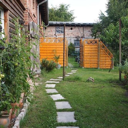 Neu Fewo Im Bauernhaus Mit Idyllischem Innenhof Und Naturgarten Mesekenhagen Exteriör bild