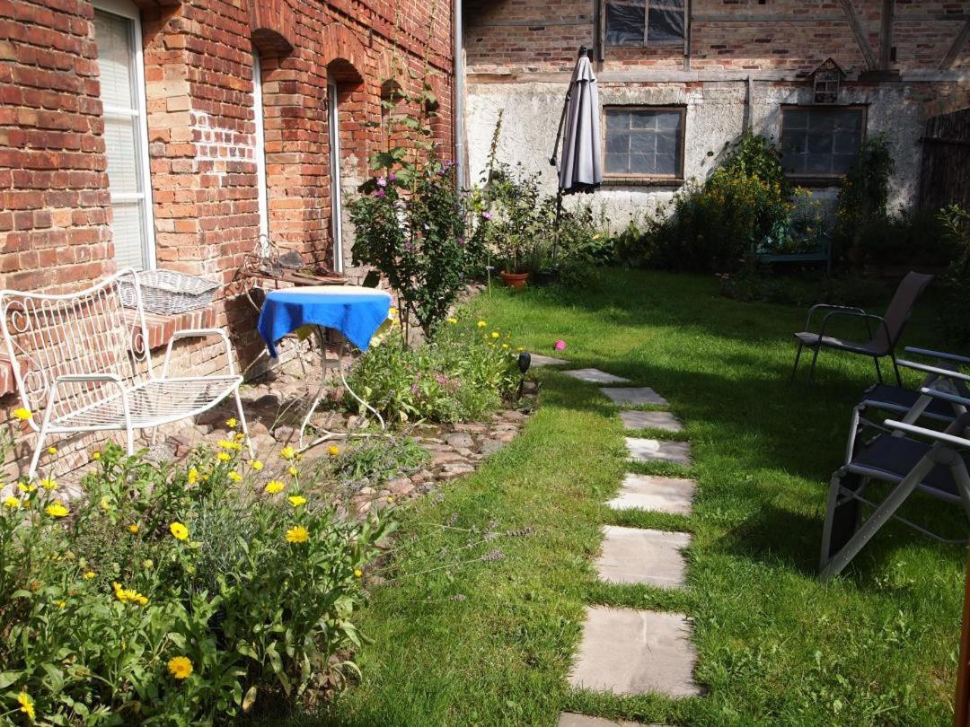 Neu Fewo Im Bauernhaus Mit Idyllischem Innenhof Und Naturgarten Mesekenhagen Exteriör bild