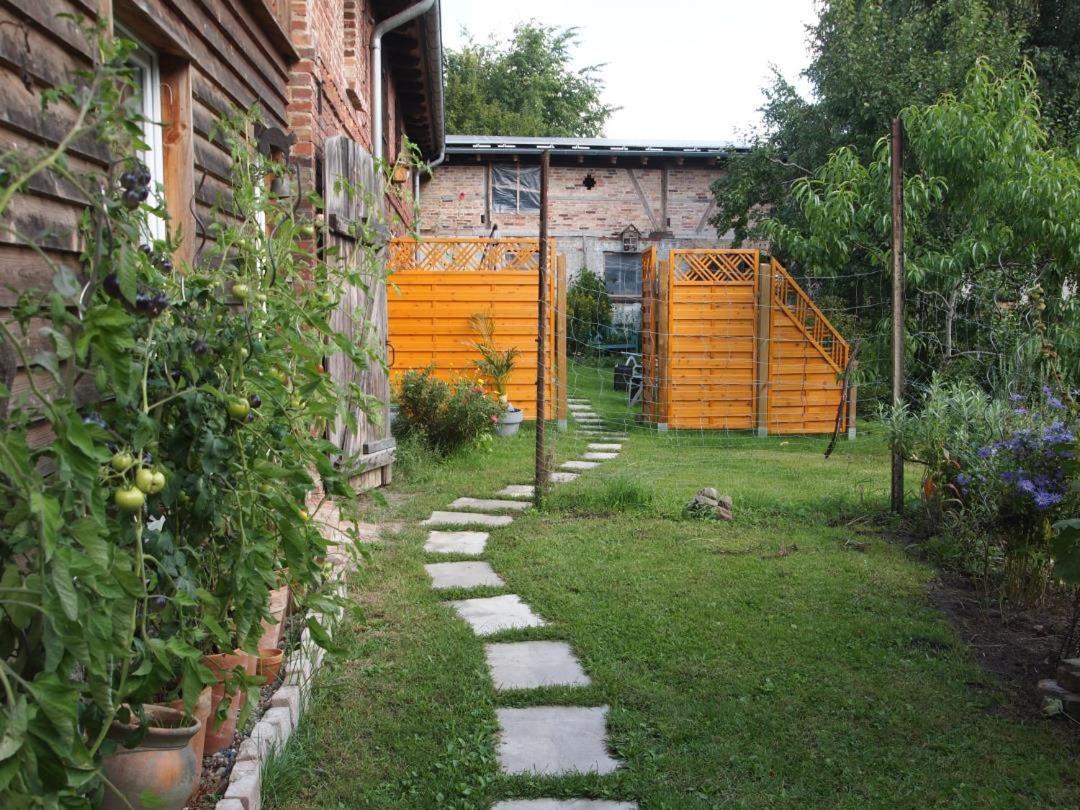 Neu Fewo Im Bauernhaus Mit Idyllischem Innenhof Und Naturgarten Mesekenhagen Exteriör bild