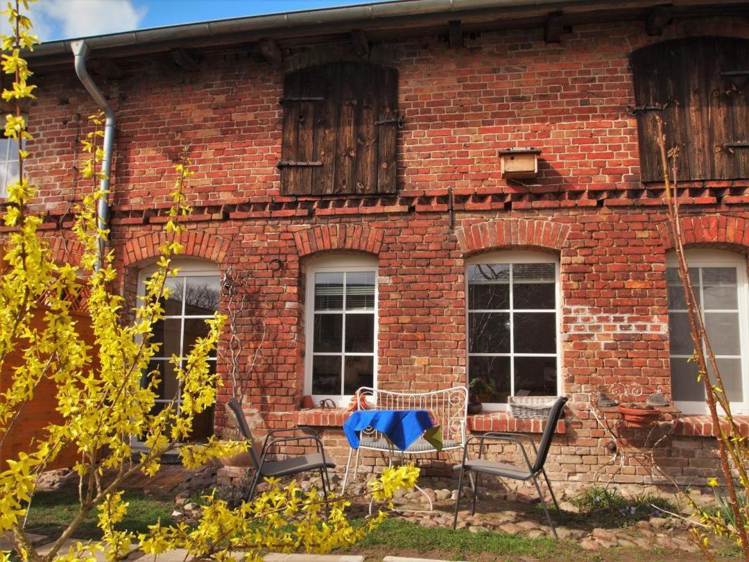 Neu Fewo Im Bauernhaus Mit Idyllischem Innenhof Und Naturgarten Mesekenhagen Exteriör bild
