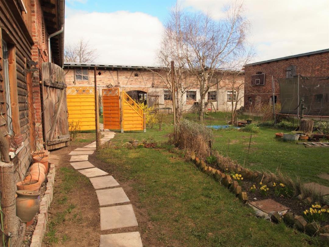 Neu Fewo Im Bauernhaus Mit Idyllischem Innenhof Und Naturgarten Mesekenhagen Exteriör bild