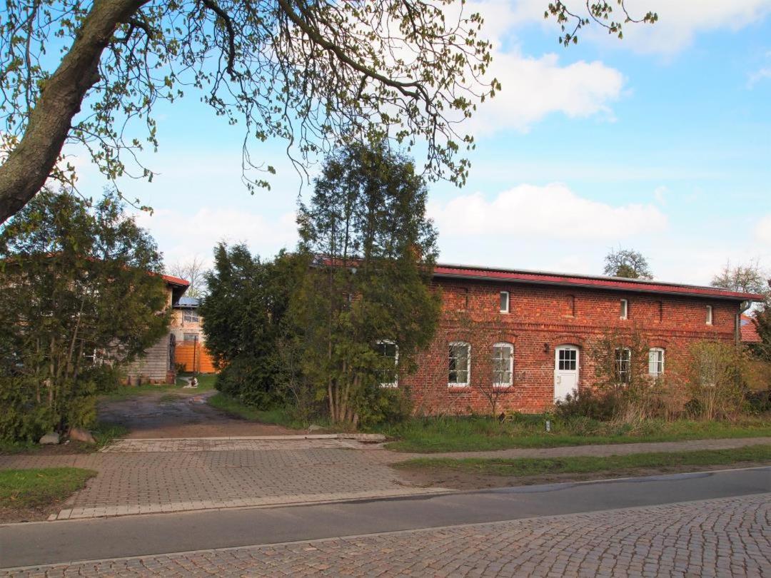 Neu Fewo Im Bauernhaus Mit Idyllischem Innenhof Und Naturgarten Mesekenhagen Exteriör bild